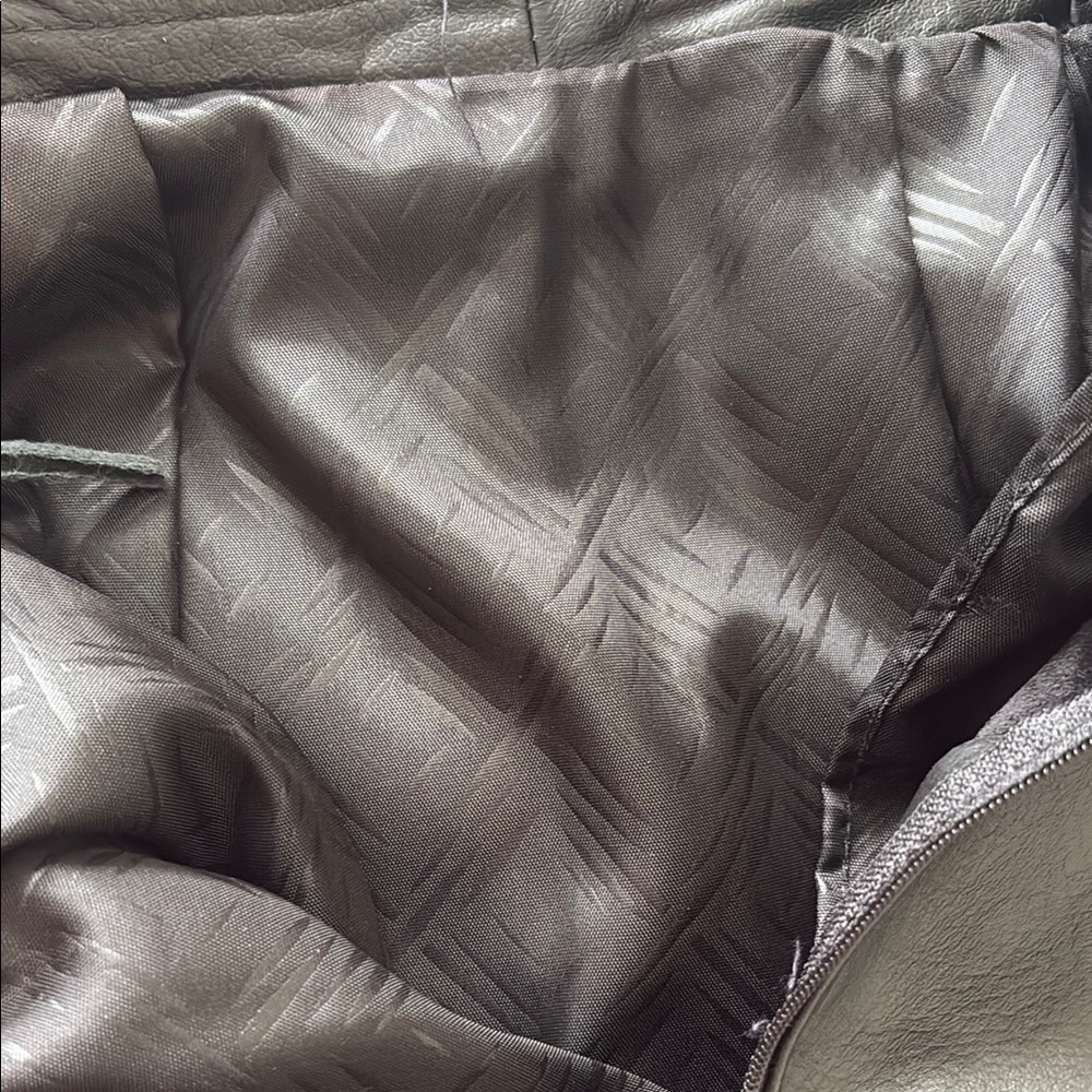 Vintage Elegant Black Leather Skirt - Picture 12 of 15